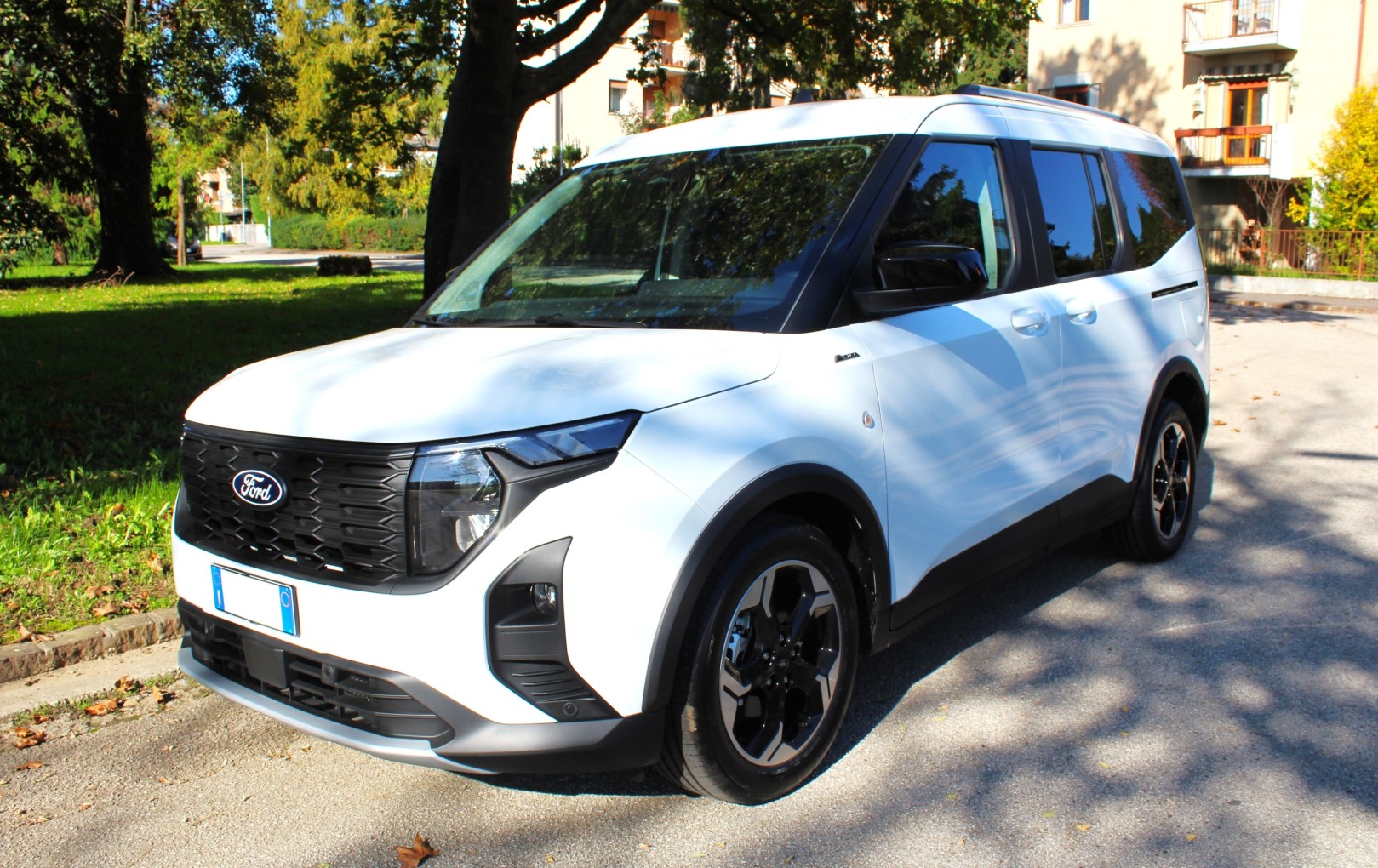 Ford Tourneo Courier Active bianco