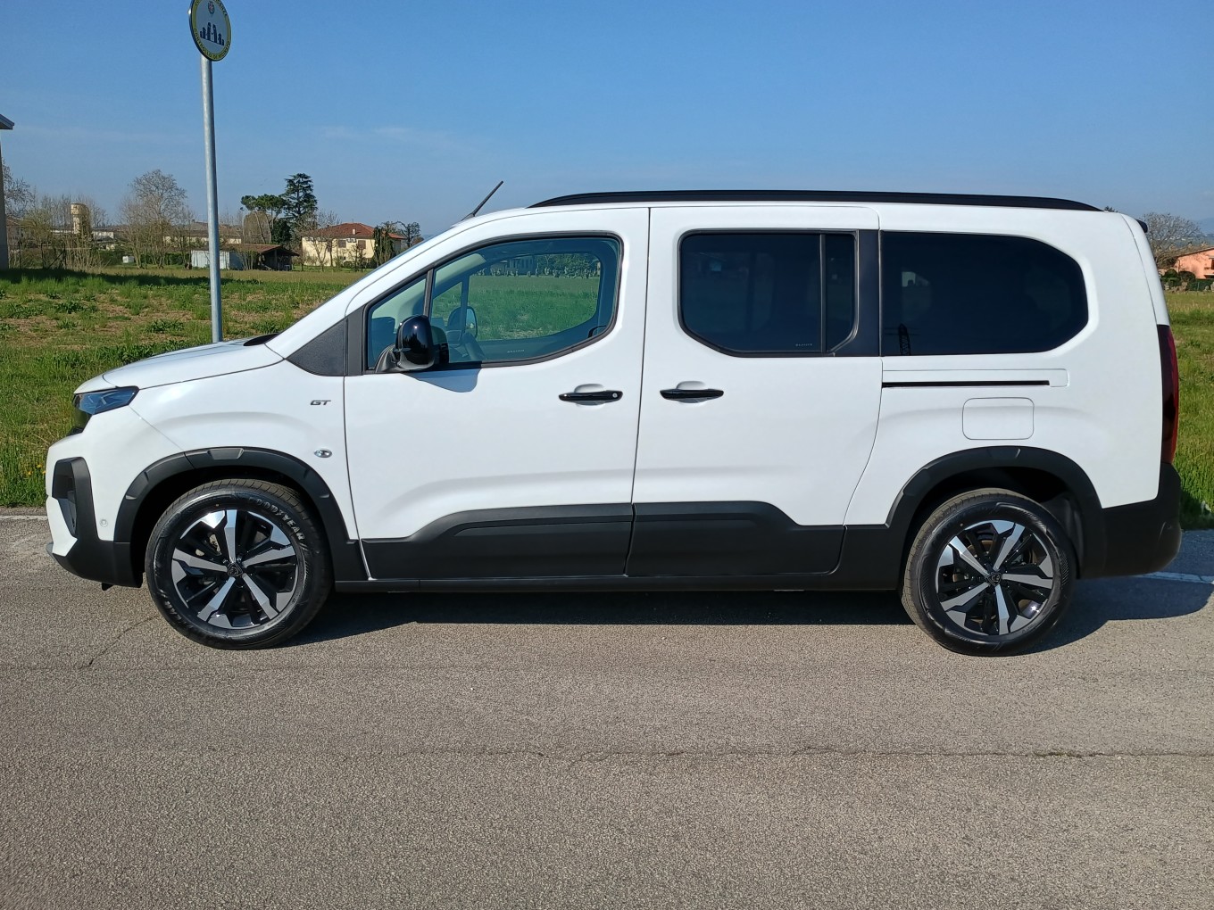 Peugeot Rifter GT Long 2025 exterior