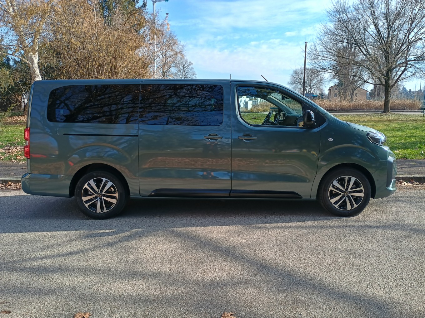 Peugeot Traveller 2026 exterior